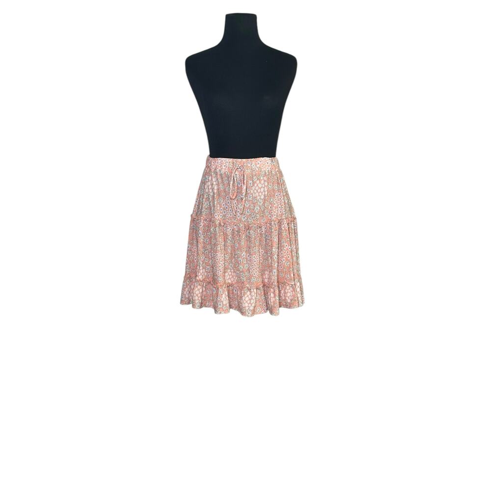 Caution to the wind melon white floral pull on mini skirt size Small